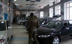 Праздник к нам приходит, а выгодно ли покупать авто перед новым годом?