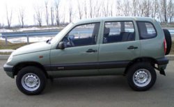 Chevy Niva начали красить в новый цвет