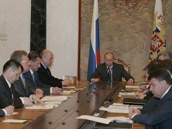 Владимир Путин требует учесть в бюджете ремонт автодорог
