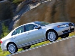Седан Volvo S80 получил новый мотор