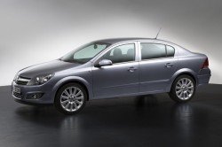 Седан Opel Astra: плюс багажник и польская «прописка»