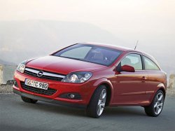 Автомобили Opel и Chevrolet в новом автосалоне