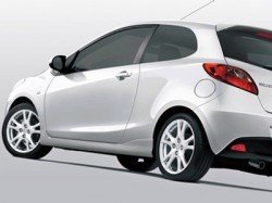 Трехдверная Mazda 2 - дебют в Женеве