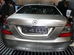 Mercedes готовит гибридный S-Class и испытывает новый E-Class