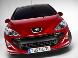 «Заряженный» Peugeot 308 GT появится летом