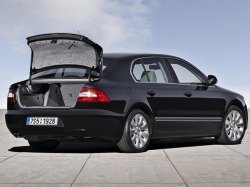 Skoda представляет концепцию Twin-Door для модели Superb