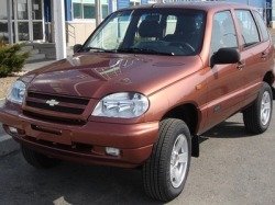 Chevrolet Niva начали красить в новый цвет