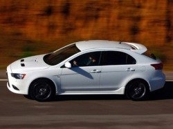 Mitsubishi скоро представит две версии хэтчбека Lancer