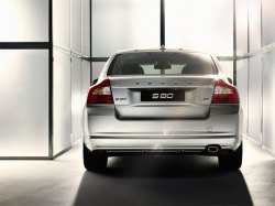 Volvo S80 с бензиновым двигателем 2.0 начали продавать в России