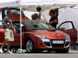 Готовый Renault Megane III еще раз застали перед премьерой