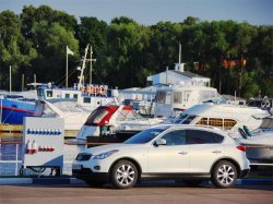 Кроссовер Infiniti EX начали продавать в России