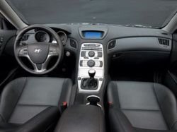Hyundai Genesis Coupe - фото интерьера