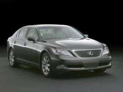 Lexus LS460 с системой полного привода будет представлен в Москве