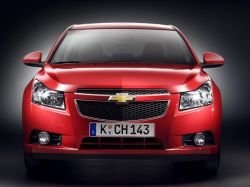 Chevrolet Cruze представили на официальных фото