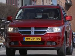 Dodge Journey - кроссовер-минивэн с передним приводом