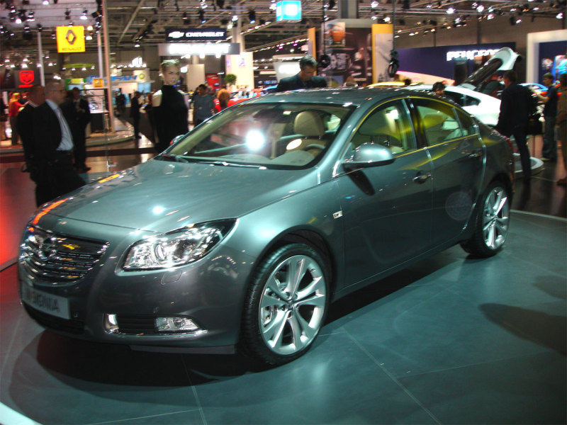 Opel Insignia-седан