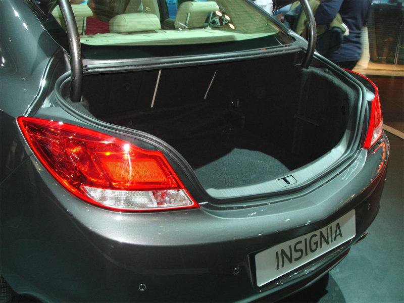 Opel Insignia-седан