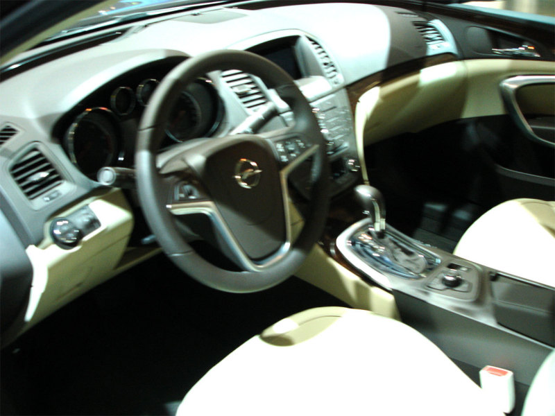 Opel Insignia-седан