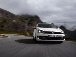 Спортивный Volkswagen Golf VI GTI на Парижском автосалоне 2008