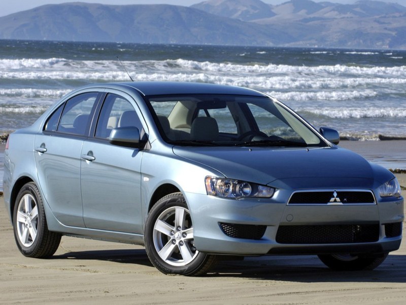 Автомобили Mitsubishi в России стали стоить дешевле