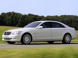 Mercedes-Benz S320 CDi BluEFFICIENCY на Парижском автосалоне 2008