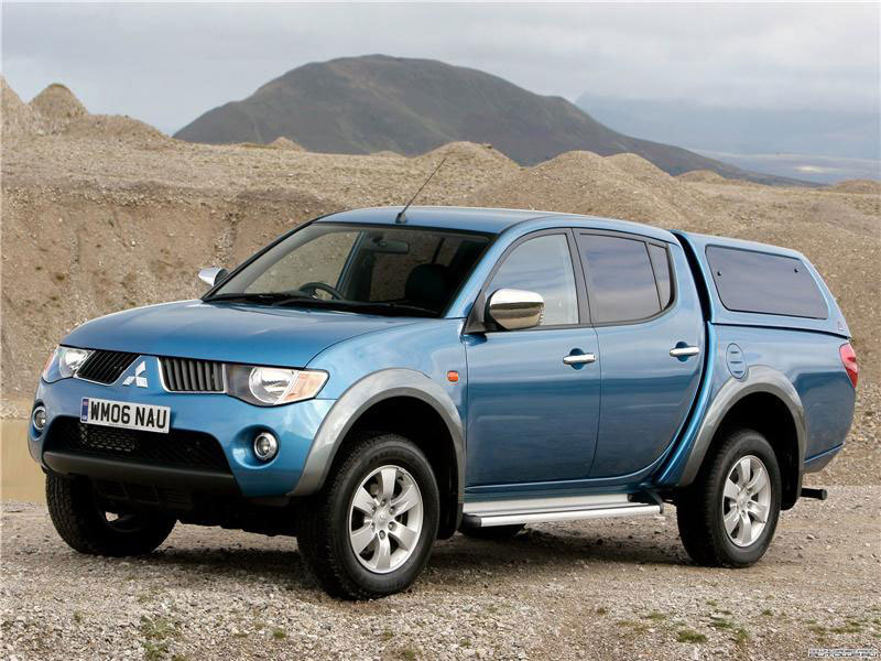 Пикап Mitsubishi L200 на базе которого и создано второе поколение Pajero Sport