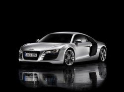 Купе Audi R8 получило гоночную версию