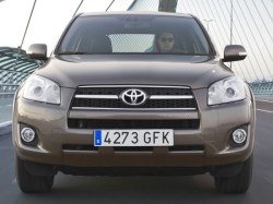 Обновлённый кроссовер Toyota RAV4 представлен публике