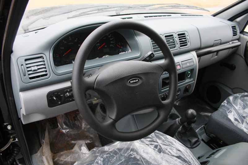 Отделка салон УАЗ 2363 Пикап аналогична внедорожнику «Патриот» и зависит от варианта комплектации (Classic или Comfort)