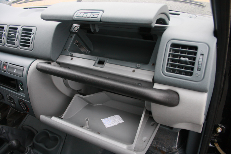 Отделка салон УАЗ 2363 Пикап аналогична внедорожнику «Патриот» и зависит от варианта комплектации (Classic или Comfort)