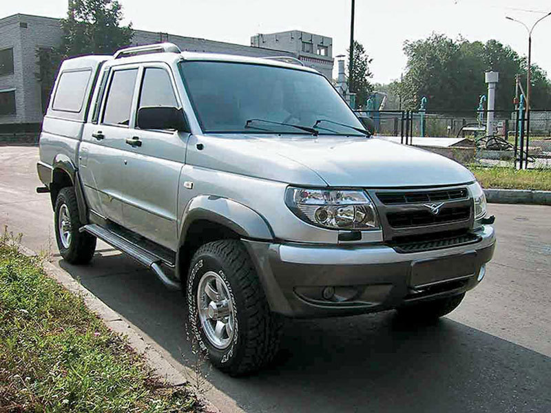 УАЗ 2363 Пикап — один из первых образцов, тюнинговое исполнение с кунгом грузового отсека