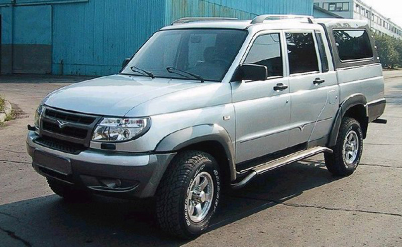 УАЗ 2363 Пикап — один из первых образцов, тюнинговое исполнение с кунгом грузового отсека