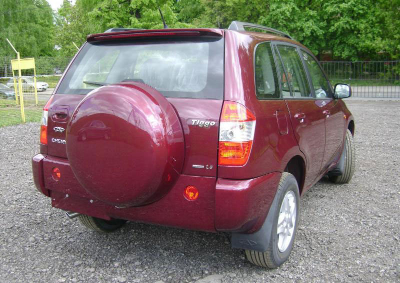 А задний бампер явно нужно было сделать более симпатичным