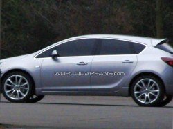 Opel Astra New — первое фото без камуфляжа