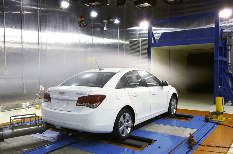Chevrolet Cruze на испытнаях аэродинамики