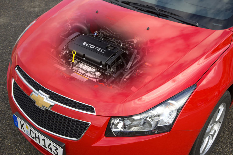 Бензиновый двигатель под капотом Chevrolet Cruze