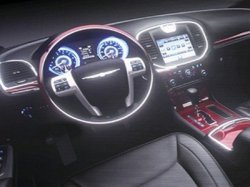Новый Chrysler 300C показался шпионским фото интерьера