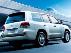 Внедорожник Toyota Land Cruiser 200 получил новый мотор