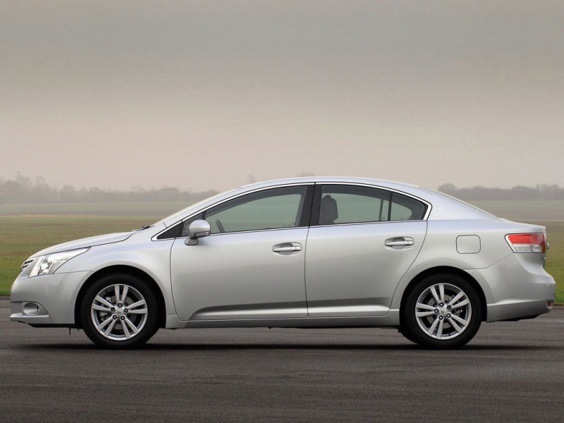 Седан Toyota Avensis 2009