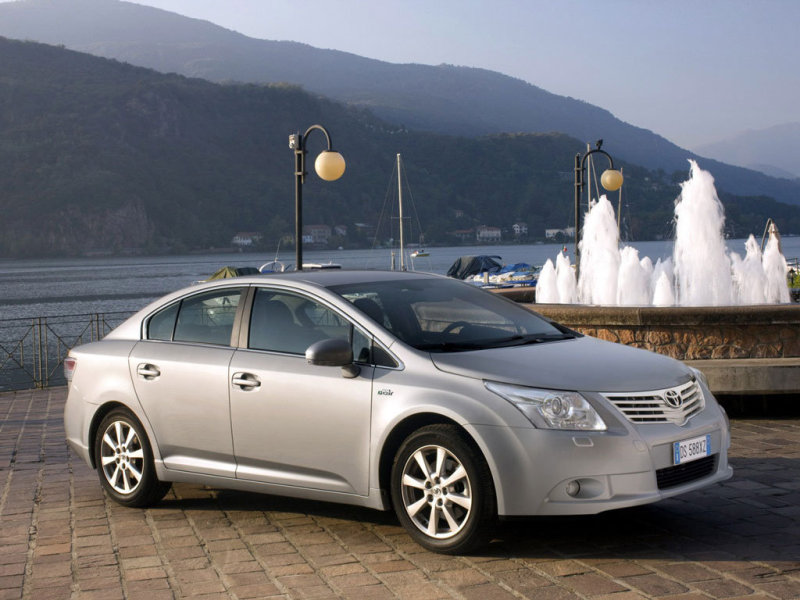 Седан Toyota Avensis 2009