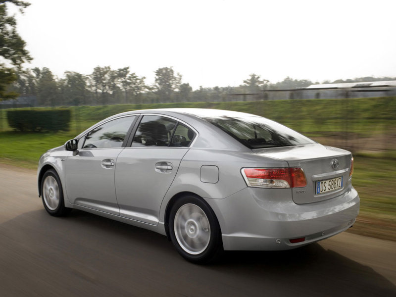 Седан Toyota Avensis 2009