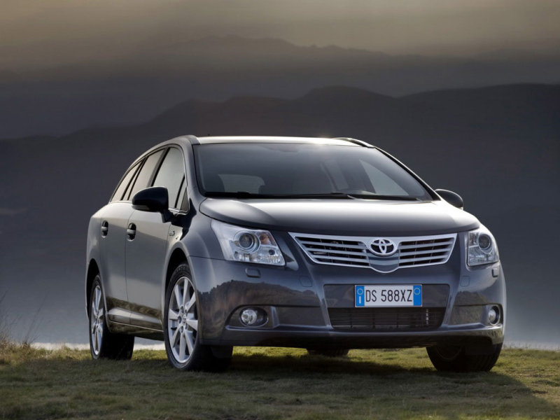 Седан Toyota Avensis 2009