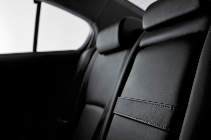 Седан Toyota Avensis 2009