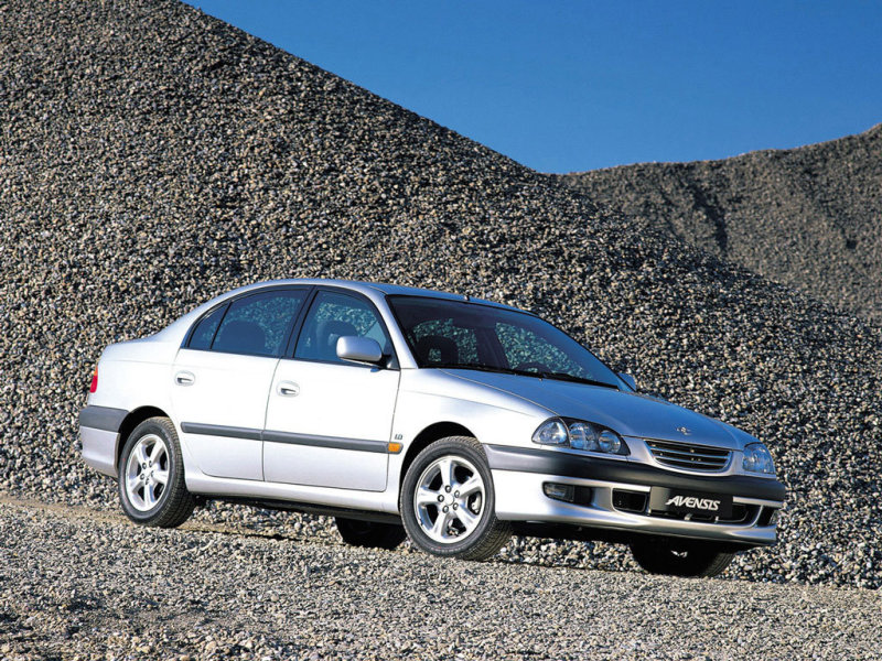 Toyota Avensis первого поколения (1997 г.)