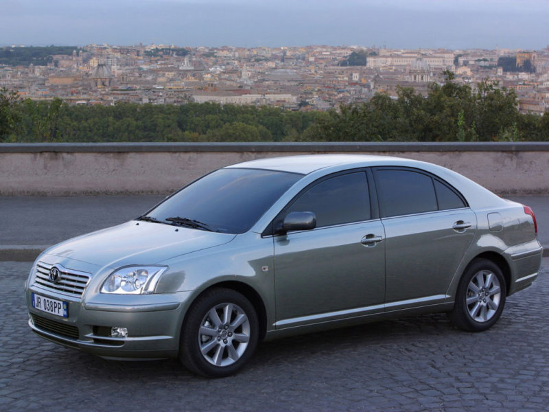 Toyota Avensis второго поколения (2003 г.)