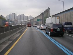 В Москве будет повышен штраф за выезд на спецполосы
