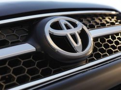 В салонах AVTERRA остались последние дорестайлинговые кроссоверы Toyota RAV4