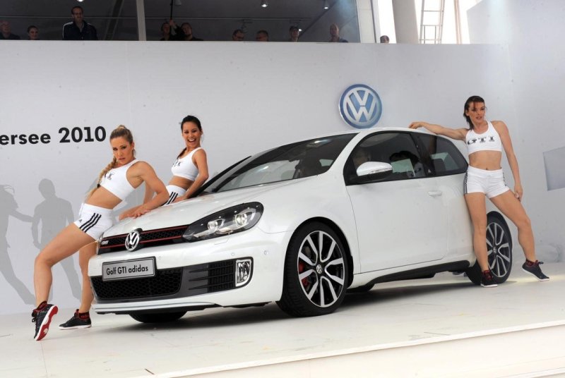 Volkswagen Golf GTI Adidas