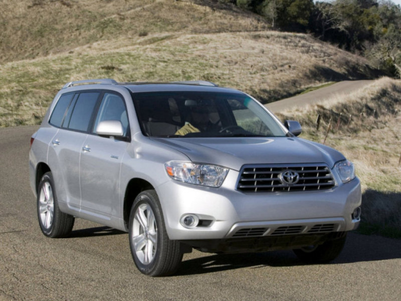 Внедорожник Toyota Highlander и пикап HiLux будут продаваться в России