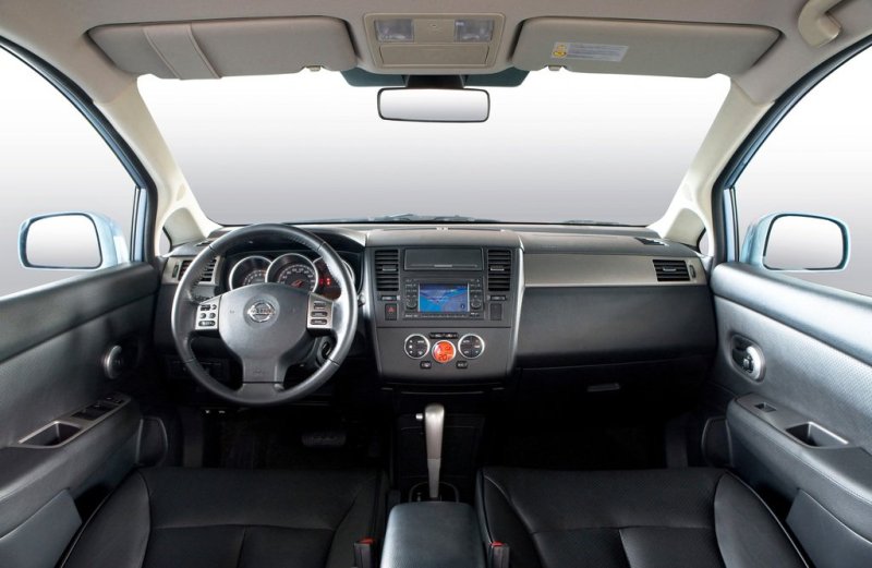 Nissan Tiida 